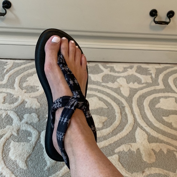 Sanuk Sandals sz 6.5 - Picture 3 of 5